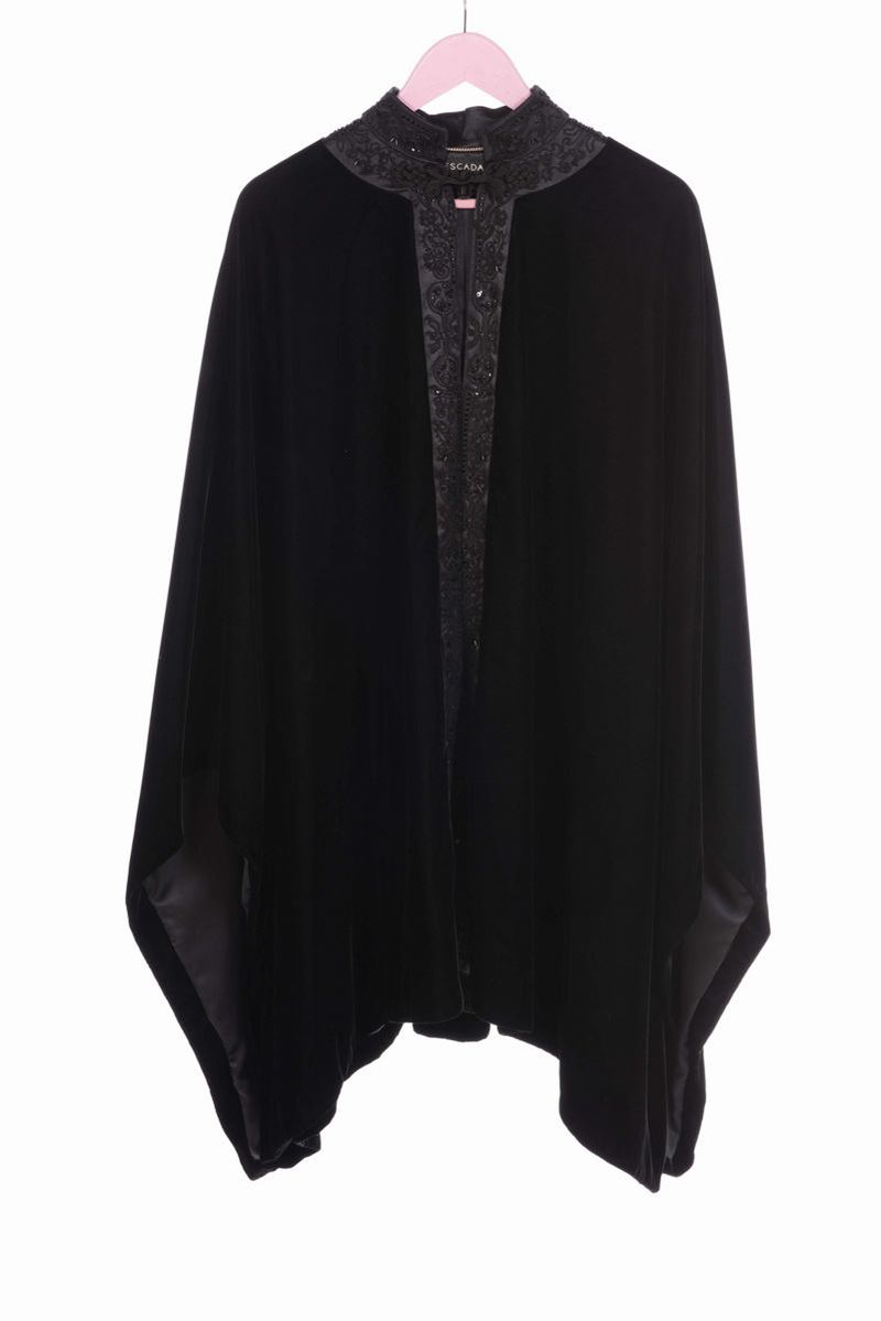 Escada, Cappa di velluto con ricamo  - Asta Antiquariato, Affidamenti da raffinate dimore private - Cambi Casa d'Aste