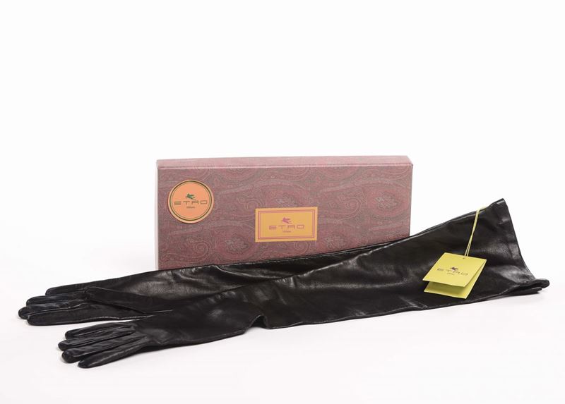 Etro, guanti lunghi in pelle nera con scatola originale  - Asta Antiquariato, Affidamenti da raffinate dimore private - Cambi Casa d'Aste