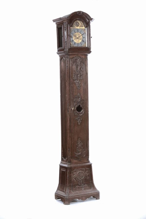 Orologio a pendolo con cassa in legno intagliato, XIX secolo