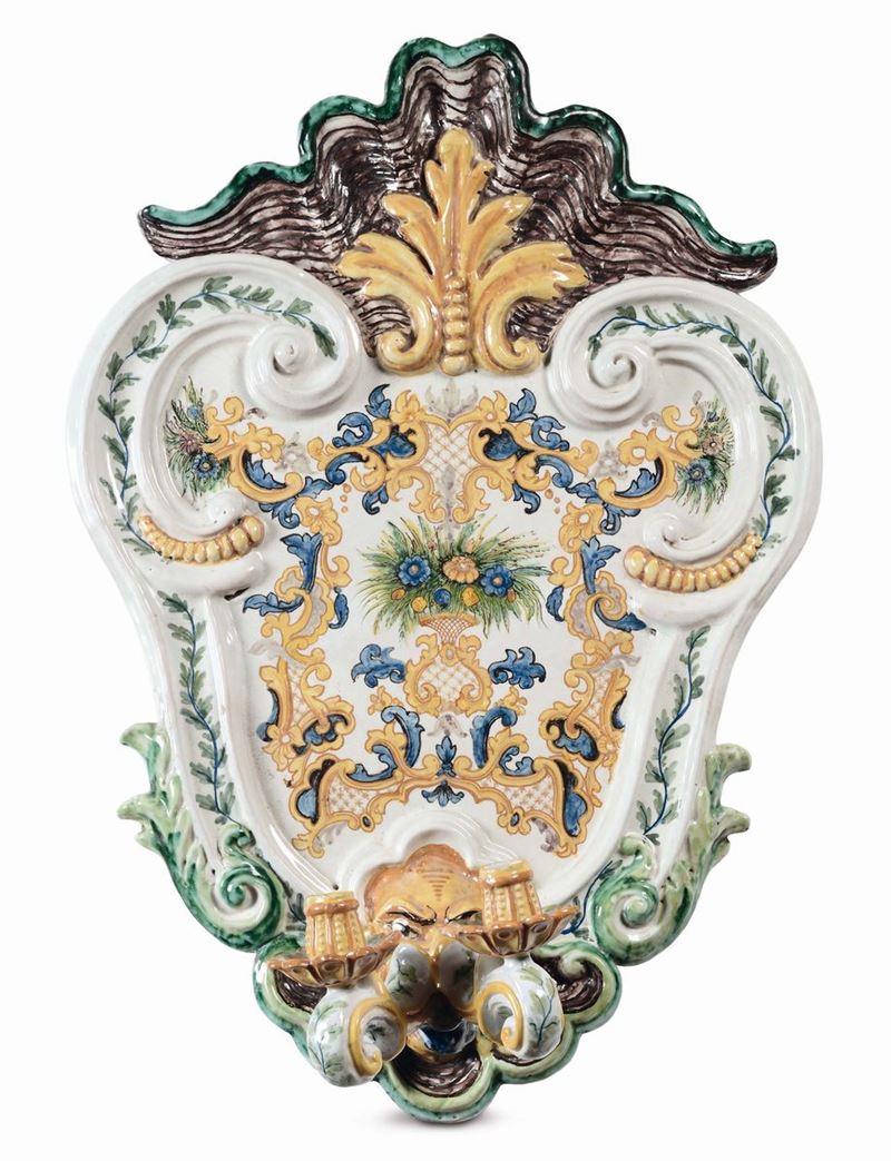 Coppia di appliques in ceramica policroma, XVIII secolo  - Asta Antiquariato, Affidamenti da raffinate dimore private - Cambi Casa d'Aste