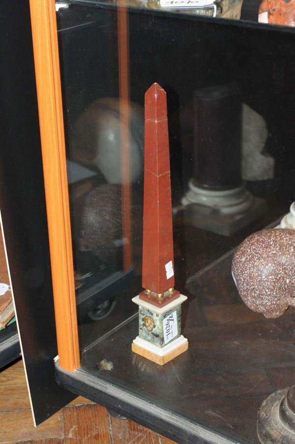 Coppia di obelischi in rosso antico
