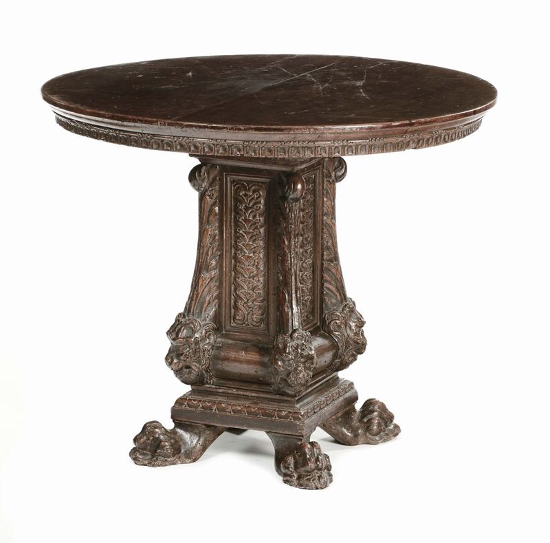 Tavolo tondo in noce intagliato, probabilmente XVI secolo  - Auction Fine Arts from refined private house - Cambi Casa d'Aste