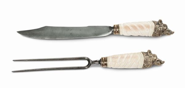 Coppia di posate con manici in avorio e testa di cinghiale in argento, probabile XVIII secolo