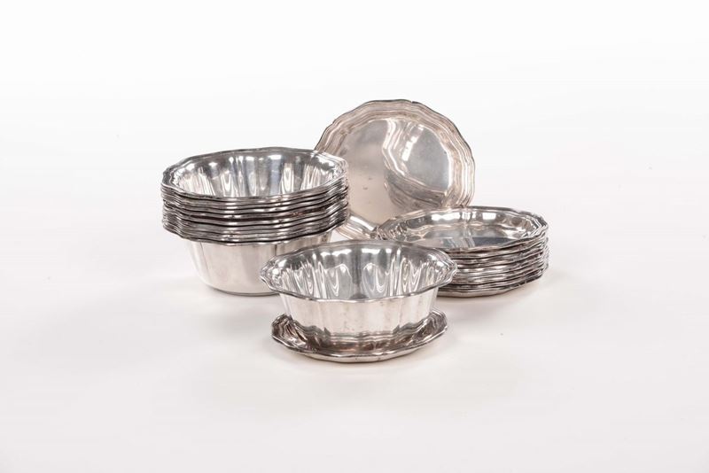 Dodici ciotole e dodici piattini in argento  - Asta Antiquariato, Affidamenti da raffinate dimore private - Cambi Casa d'Aste
