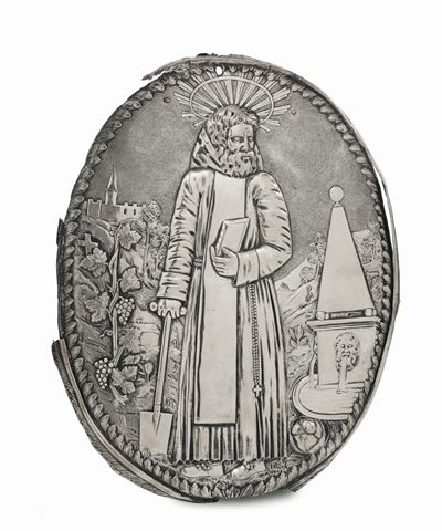 Placca Ovale in Argento Sbalzato e Cesellato Raffigurante San Isidoro, Francia XIX Secolo