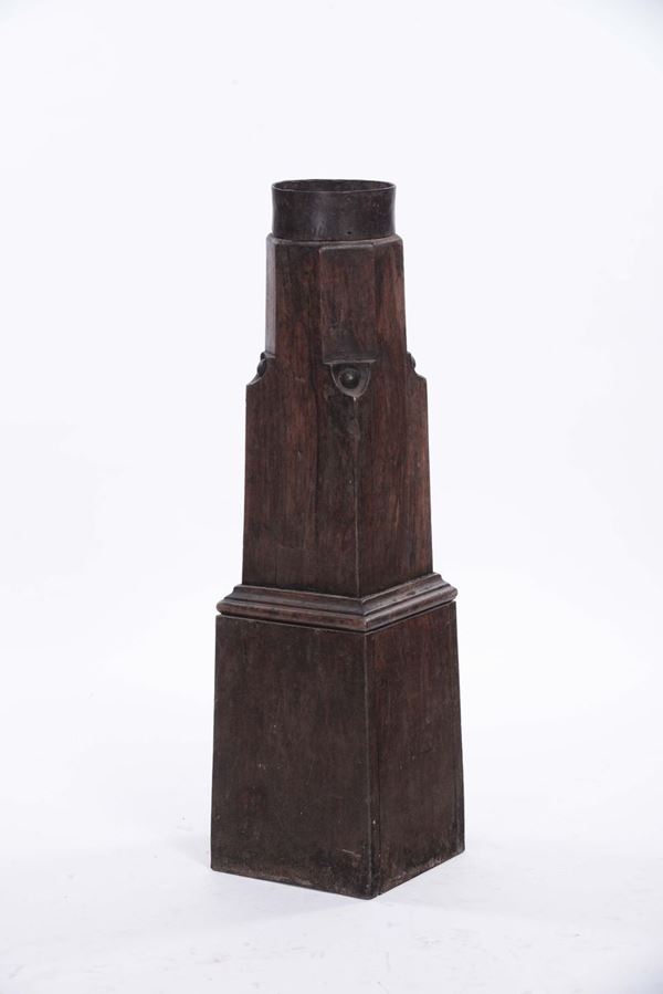 Base in legno per bronzo