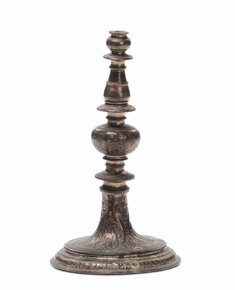 Basamento di croce in bronzo tornito, XVIII secolo  - Asta Arredi dalle dimore degli eredi Ercole Marelli e altre provenienze - Cambi Casa d'Aste