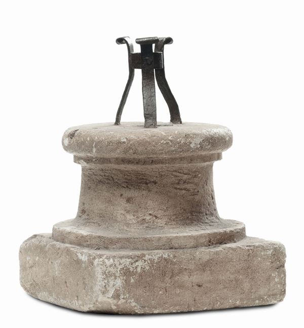 Portastendardo in pietra