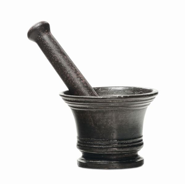 Mortaio con pestello in bronzo, XVIII secolo