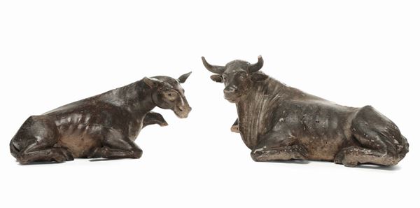Due mucche da presepe in legno intagliato, XVIII secolo