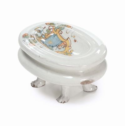 Saliera in Maiolica Bianca con Stemma Policromo, XVIII Secolo