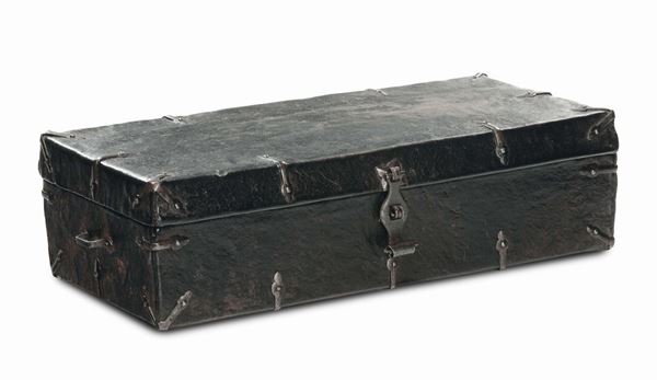 A wooden trunk covered with leather, French workers, 17th-18th century