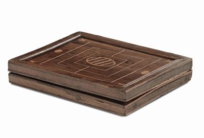 Scacchiera a Libro in Legno di Noce Intarsiato con Altre Essenze, Manifattura Toscana del XVII Se...