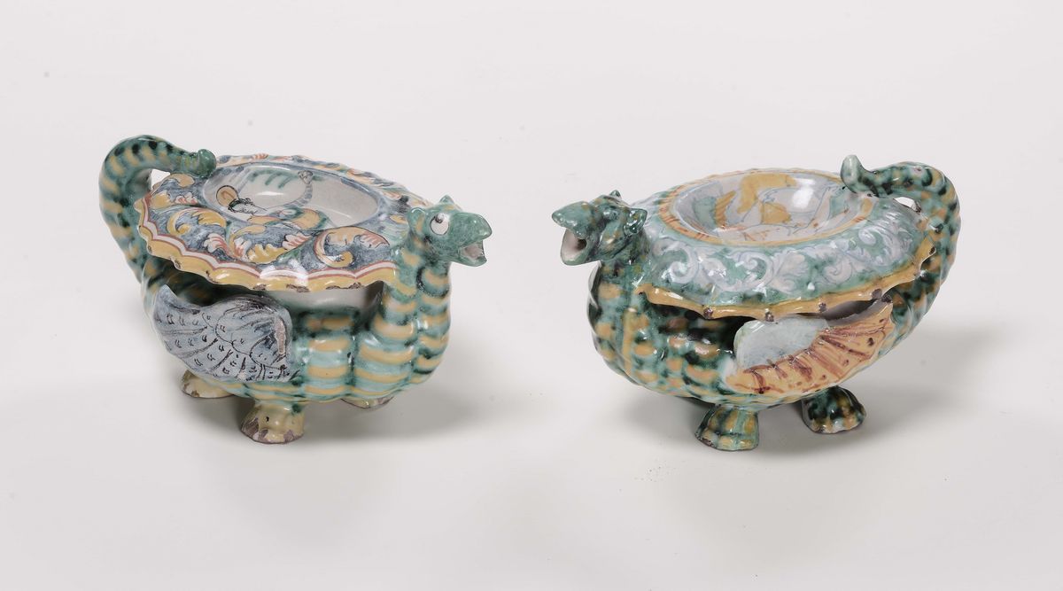 Coppia di Saliere in Maiolica a Guisa di Dragoni, Deruta XVII Secolo
