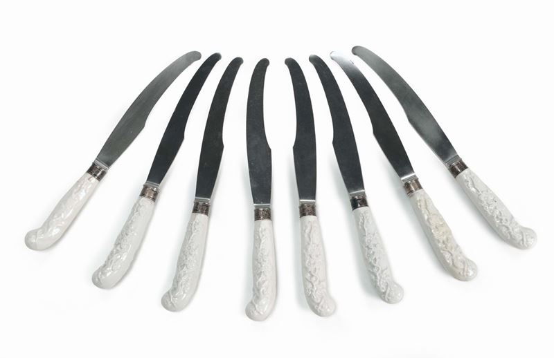 Otto coltelli con manici con manico in porcellana bianca di Meissen, XIX secolo  - Auction Fine Arts from refined private house - Cambi Casa d'Aste