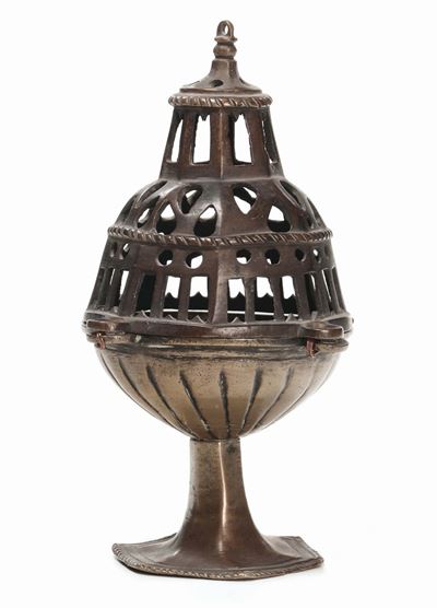 Turibolodo Modello Tardo Gotico in Bronzo Fuso e Traforato, XVIII Secolo