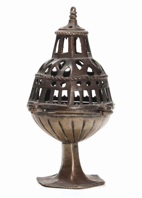 Turibolodo modello tardo gotico in bronzo fuso e traforato, XVIII secolo
