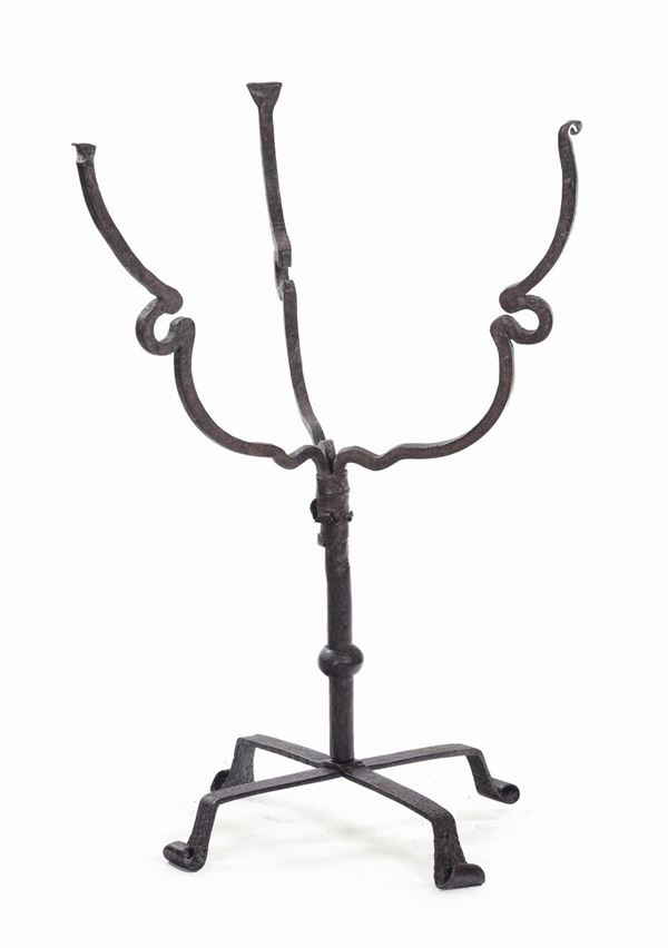 Portabracere a tripode in ferro, XV secolo