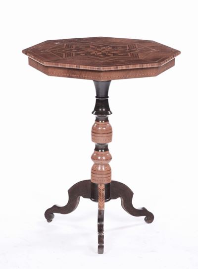 Tavolino con Piano Ottagonale Lastronato ed Intarsiato