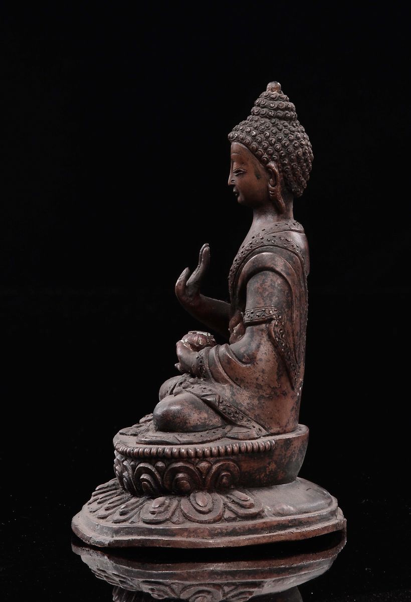 Buddha in Rame Seduto su Fiore di Loto, Tibet, XIX Secolo