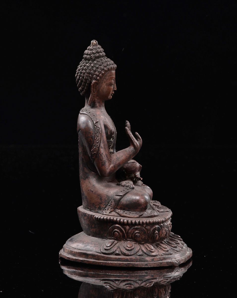 Buddha in Rame Seduto su Fiore di Loto, Tibet, XIX Secolo