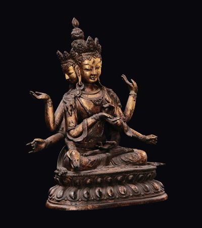 Divinità a otto braccia, bronzo lumeggiato, seduta su doppio fiore di loto, Cina, Dinastia Qing, ...