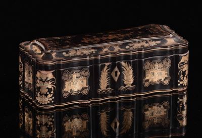 Scatola in Legno Laccata con Decori Dorati, Cina, Canton, Dinastia Qing, XIX Secolo