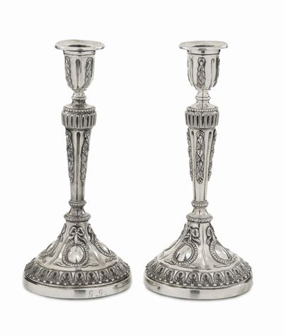 Coppia di Candelieri Neoclassici in Argento Fuso, Sbalzato e Cesellato, Milano Fine XVIII Secolo,...