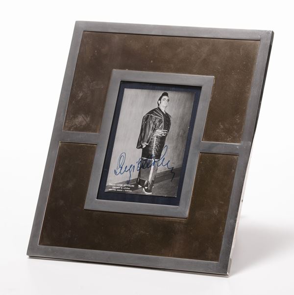 Portafoto in metallo anni '70 con foto e dedica del tenore Ottolini