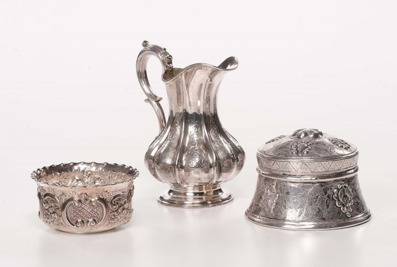 Lotto composto da tre oggetti in argento  - Asta Antiquariato, Affidamenti da raffinate dimore private - Cambi Casa d'Aste