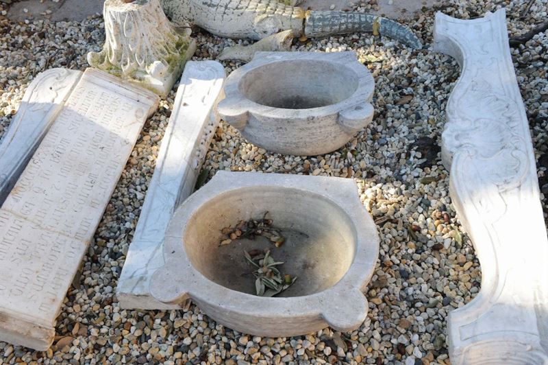 Due vaschette in marmo  - Asta Antiquariato, Affidamenti da raffinate dimore private - Cambi Casa d'Aste