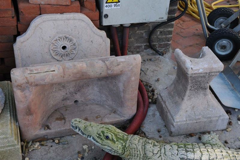 Fontana in marmo composta da tre elementi  - Auction Fine Arts from refined private house - Cambi Casa d'Aste