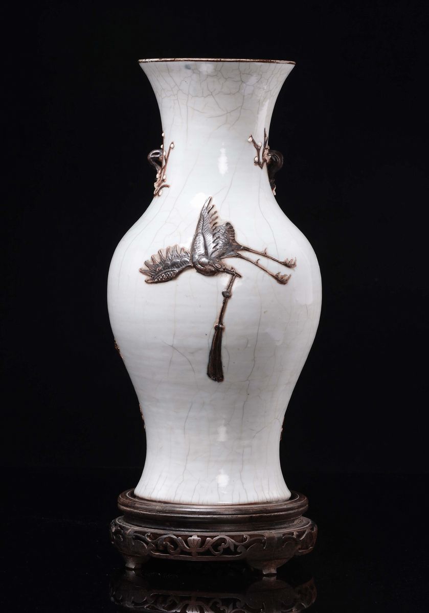 Vaso in Porcellana Craquele con Draghi in Rilievo, Cina, Dinastia Qing, XIX Secolo