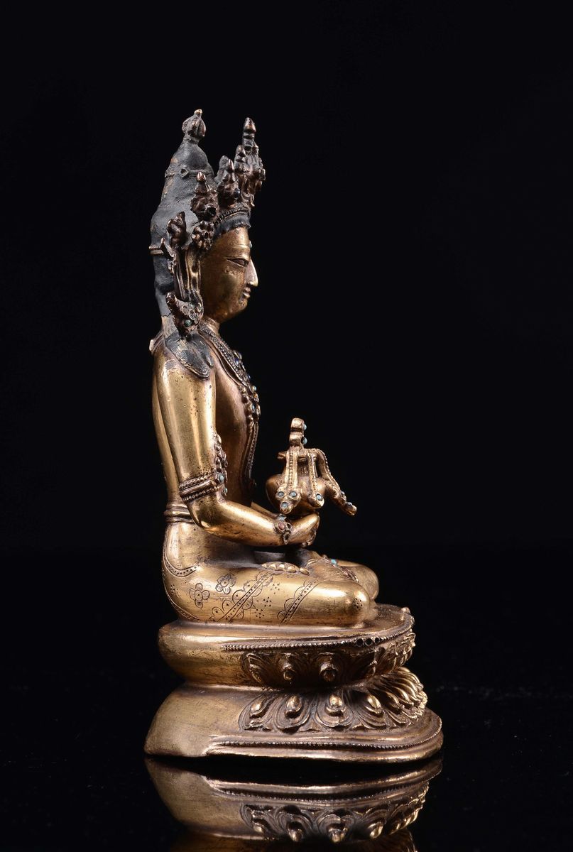 Scultore Cinese, Figura di Amitayus in bronzo dorato, XVIII secolo