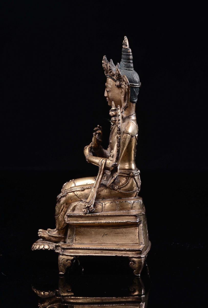 Figura di Maitreya seduta in bronzo dorato, Tibet, Dinastia Ming, XV secolo
