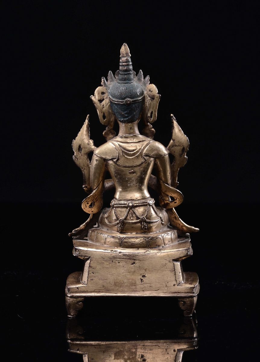 Figura di Maitreya seduta in bronzo dorato, Tibet, Dinastia Ming, XV secolo