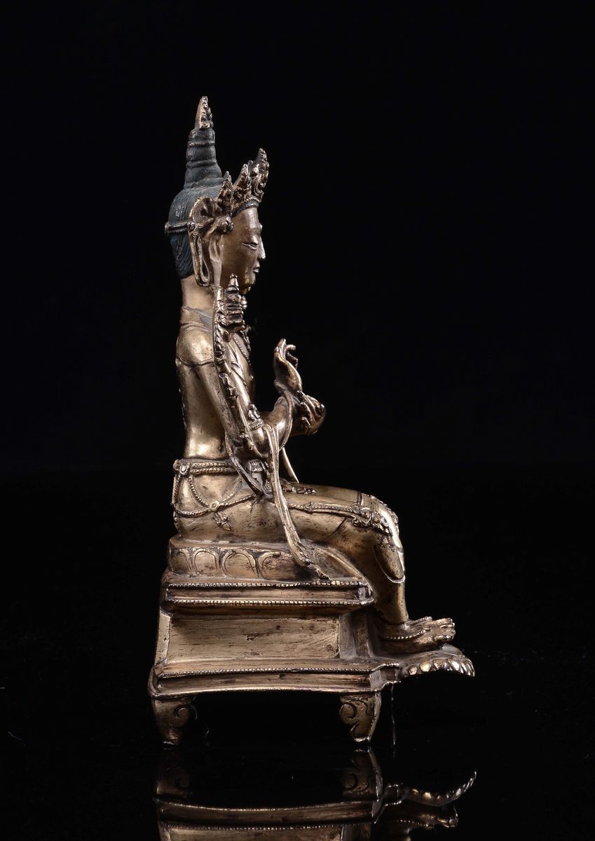 Figura di Maitreya seduta in bronzo dorato, Tibet, Dinastia Ming, XV secolo