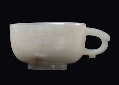 Cina, Coppetta con manico in giada bianca, Dinastia Qing, epoca Qianlong (1736-1795)