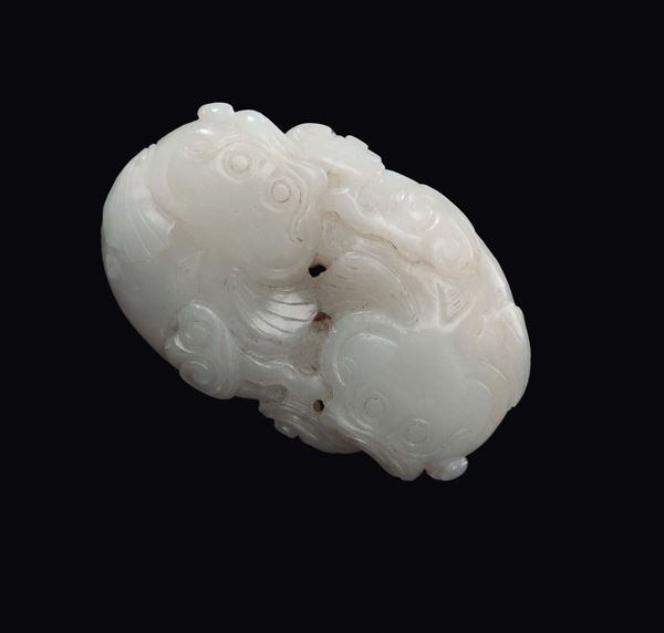 Gruppo in giada bianca raffigurante due pesci, Cina, Dinastia Qing, XIX secolo