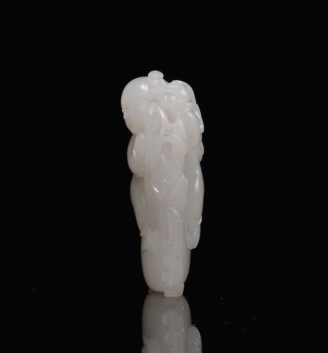 Cina, Dinastia Qing, Qianlong (1736-1795), Piccolo gruppo in giada bianca raffigurante un fanciul...