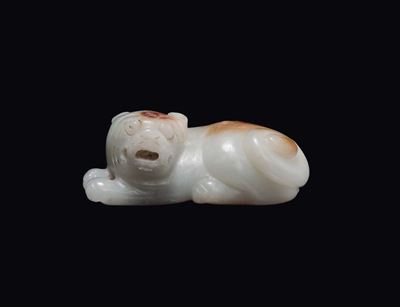 Cina, Dinastia Qing, Piccolo cane in giada bianca e russet, epoca Kangxi (1662-1722), altezza cm ...