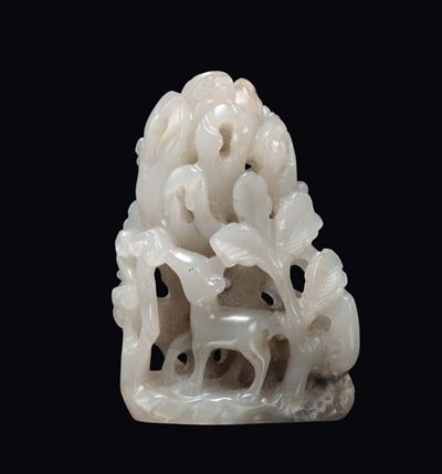 Gruppo in giada bianca raffigurante cerbiatti tra alberi, Cina, Dinastia Ming, XVII secolo