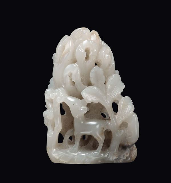 Gruppo in giada bianca raffigurante cerbiatti tra gli alberi, Cina, Dinastia Ming, XVII secolo