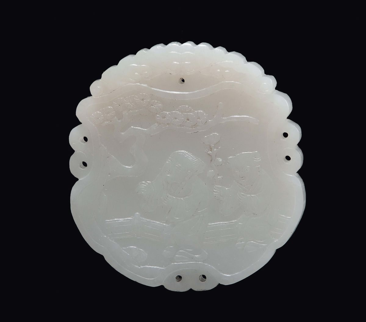 Pendente in giada bianca con decorazioni incise, Cina, Dinastia Qing, XIX secolo