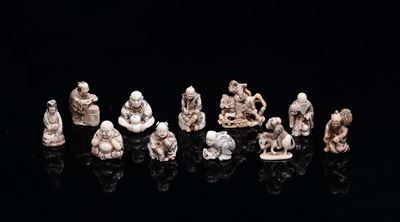 Lotto di Undici Netsuke con Personaggi e Animali, Giappone, Inizio XX Secolo