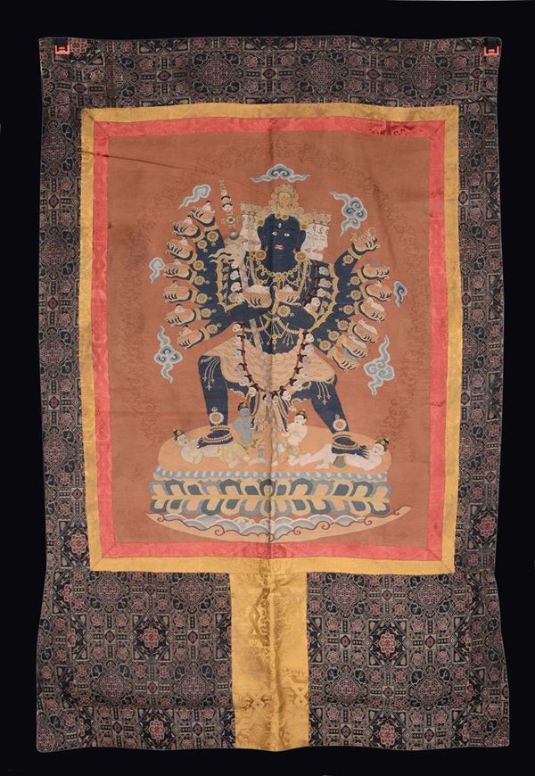 Tanka in tessuto Kesi raffigurante divinità a più teste e a più braccia, Tibet, XIX secolo