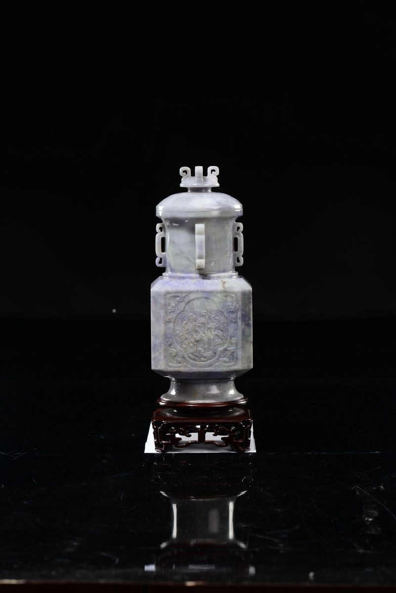 Vaso con Coperchio in Giadeite Lavanda, Cina, Dinastia Qing, XIX secolo