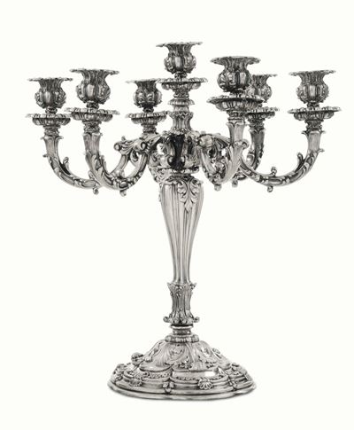 Coppia di Candelabri a Sette Luci in Argento Fuso e Cesellato, Punzone Italiano del Ventennio, Ar...