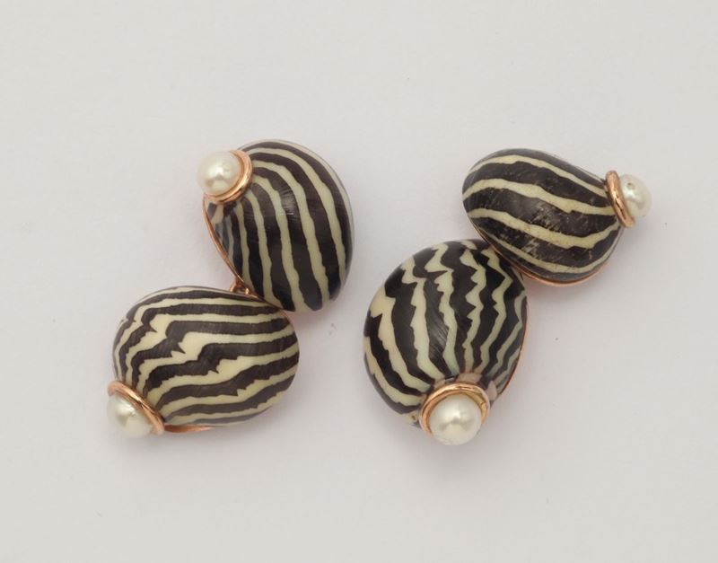 A pair of enamel and pearl cufflinks  - Auction Fine Jewels - I - Cambi Casa d'Aste