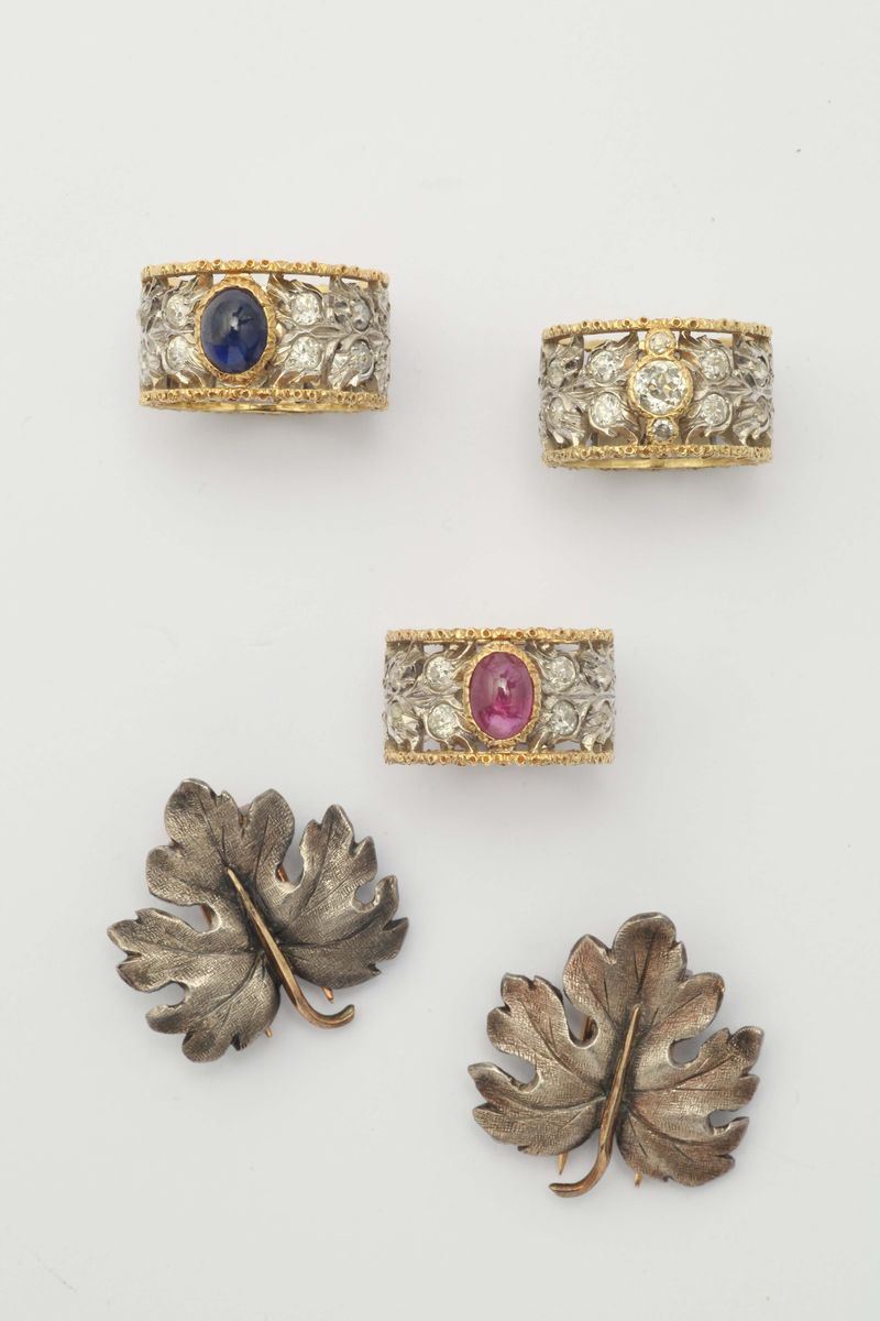 Lotto composto da 3 anelli tipo Buccellati con zaffiro, diamante, rubino e due spille foglia  - Asta Fine Jewels - I - Cambi Casa d'Aste